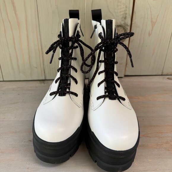 UGG SIDNEE WHITE MOTO BOOTS - Picture 3 of 9